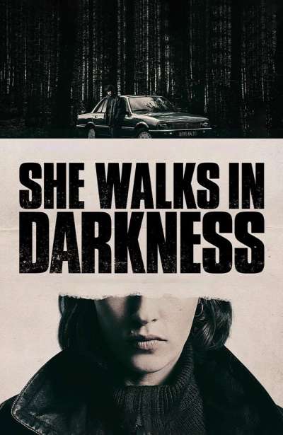 او در تاریکی راه میرود